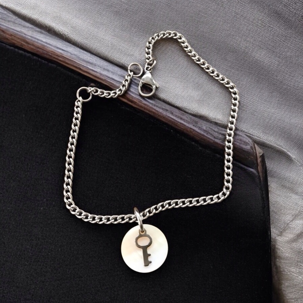 🆕 Key on Fresh Water Shell Ankle Bracelet Stainless Steel